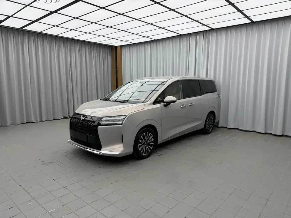 Wuling Starlight 730 PHEV basic model 2025 — фото 1, купить с доставкой в Москву
