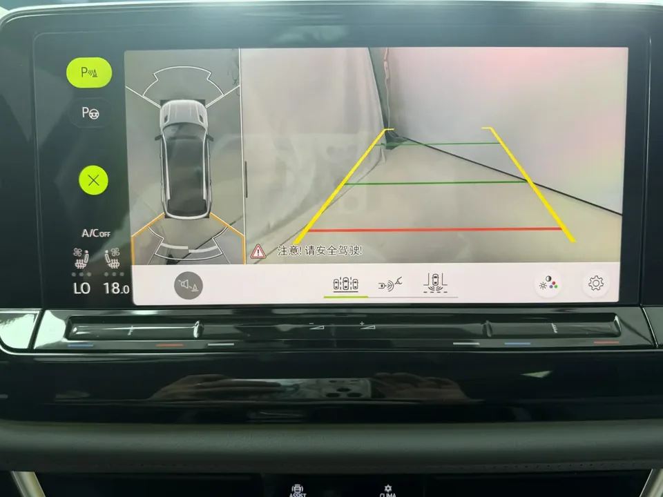 Volkswagen Teramont Tuang 2023 Touron X 380TSI 4WD Luxury Edition 2024 — thumbnail 5