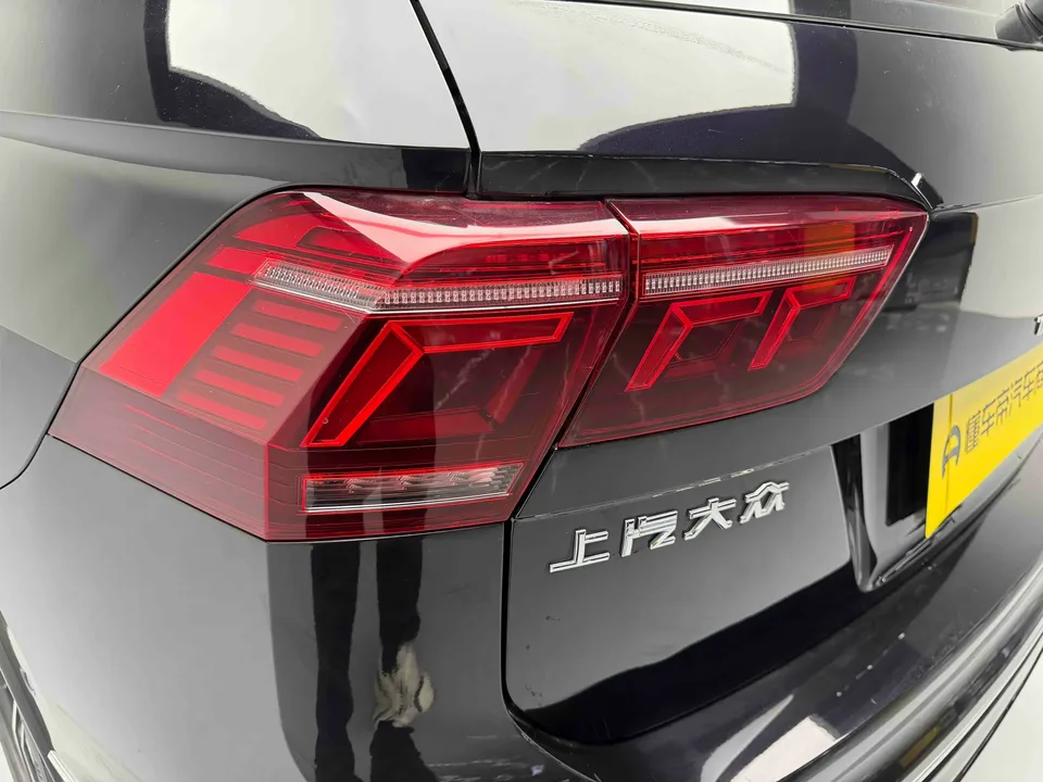 Volkswagen Tiguan L Tiguan L 2023 330TSI 2WD R-Line Enjoy Edition 2022 — миниатюра 3