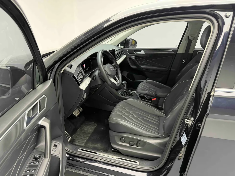 Volkswagen Tiguan L Tiguan L 2023 330TSI 2WD R-Line Enjoy Edition 2022 — миниатюра 4