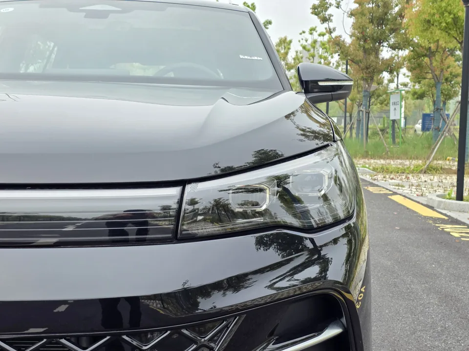 Volkswagen Tiguan L Pro 330TSI 2WD R-Line Smart Edition 2026 — миниатюра 3