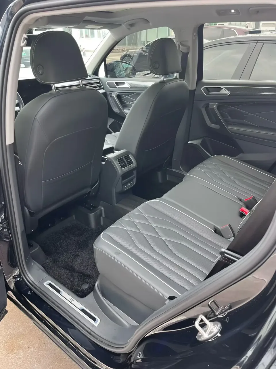 Volkswagen Tiguan L Tiguan L 2024 330TSI 2WD R-Line Enjoy Edition 2024 — миниатюра 5