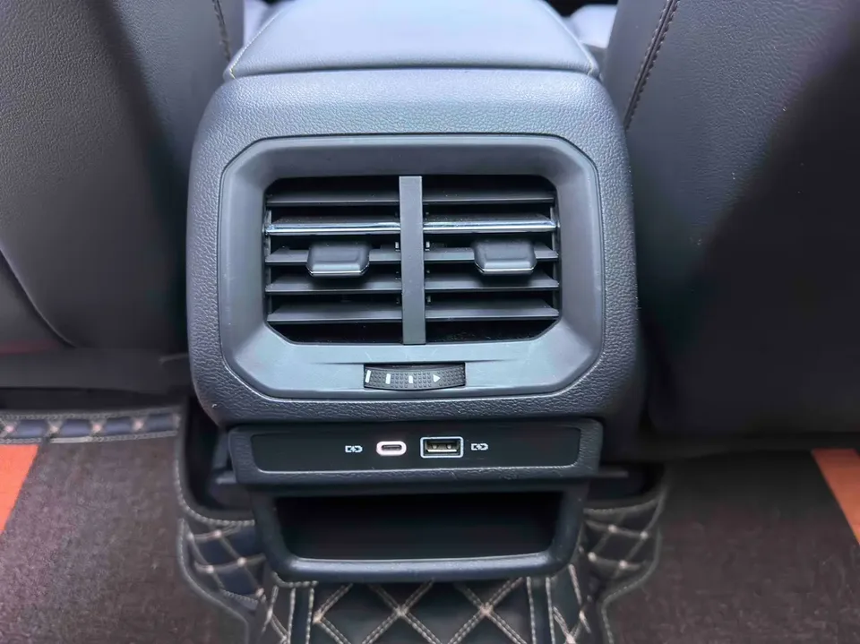 Volkswagen Tharu 280TSI 2WD Luxury Edition 2022 — миниатюра 3