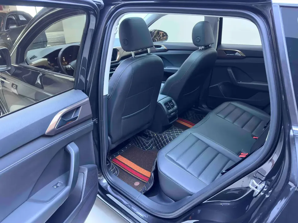 Volkswagen Tharu 280TSI 2WD Luxury Edition 2022 — миниатюра 5