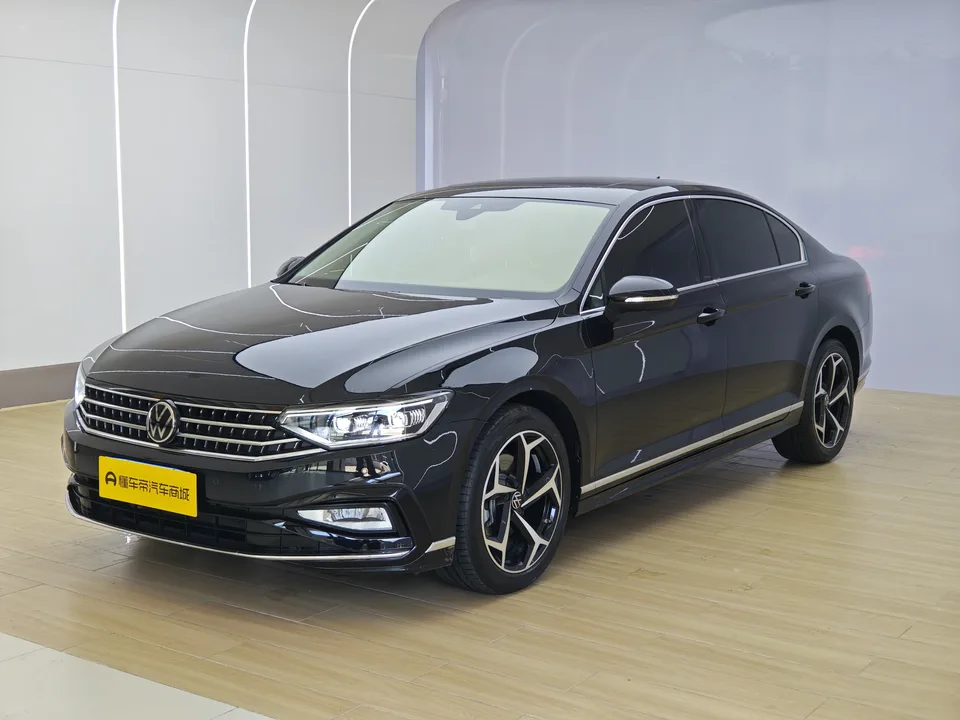 Volkswagen Magotan Magotan 2025 Magotan 2025 Public Edition 330TSI DSG Luxury Edition 2025 — photo 1, buy with delivery to Moscow