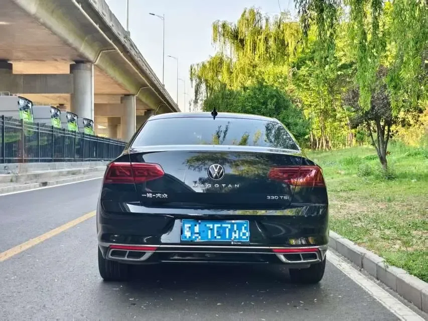 Volkswagen Magotan Magotan 2023 2 million commemorative edition 330TSI DSG luxury model 2024 — миниатюра 2