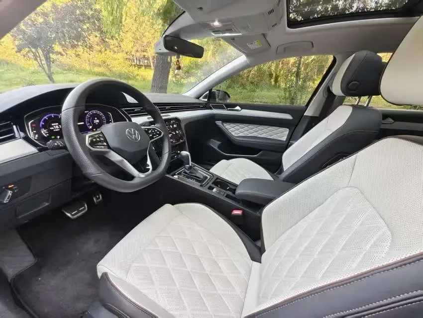 Volkswagen Magotan Magotan 2023 2 million commemorative edition 330TSI DSG luxury model 2024 — миниатюра 4