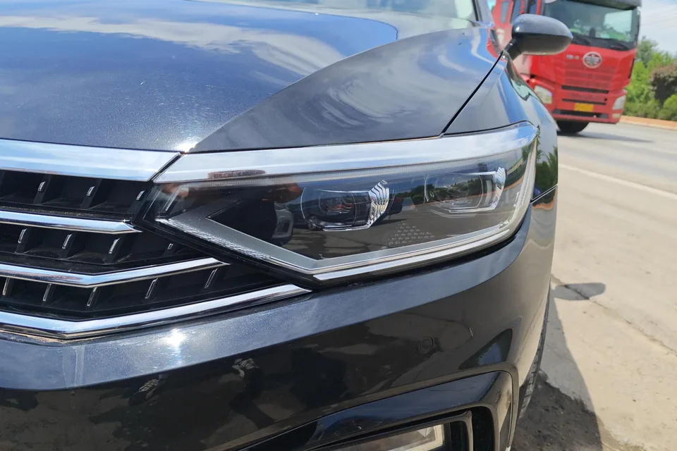 Volkswagen Magotan Magotan 2023 2 million commemorative edition 330TSI DSG luxury model 2023 — миниатюра 2