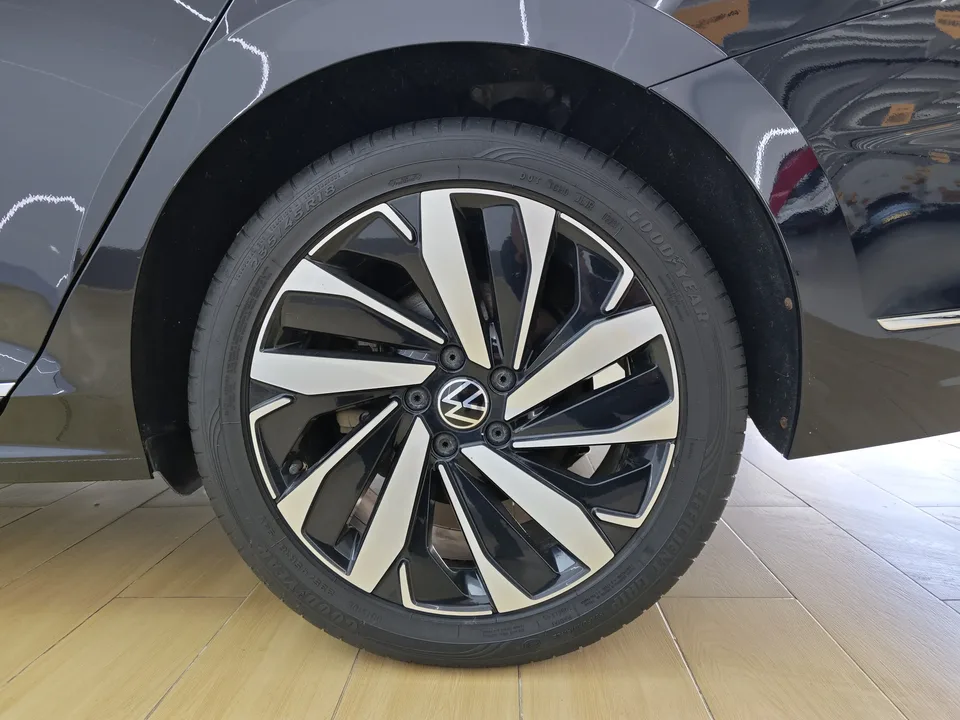 Volkswagen Passat facelift 330TSI luxury version 2023 — миниатюра 3