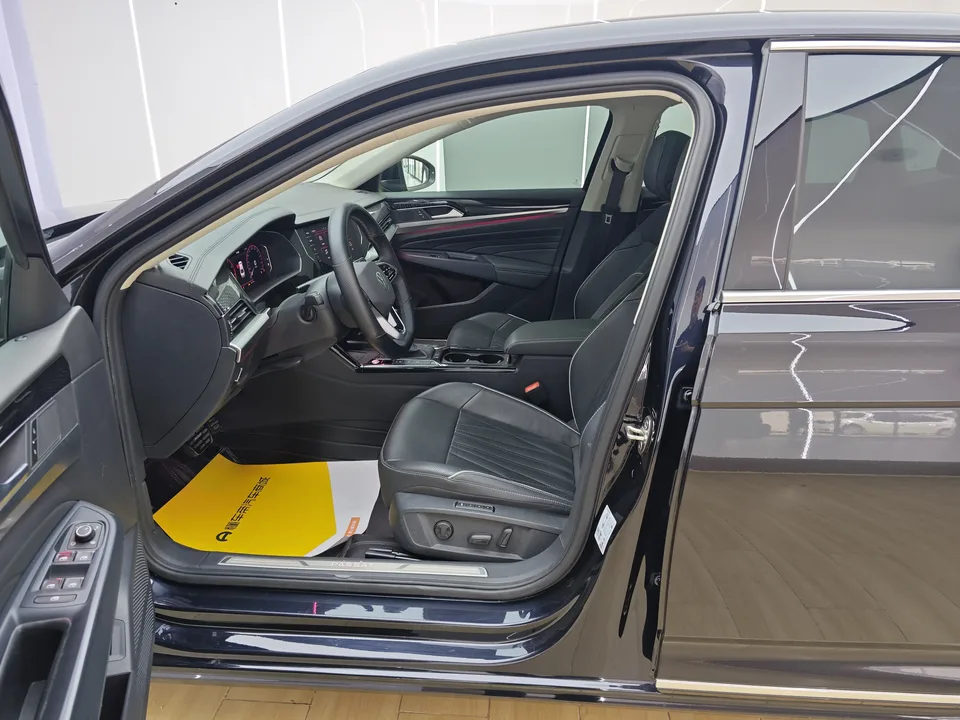 Volkswagen Passat facelift 330TSI luxury version 2023 — миниатюра 5