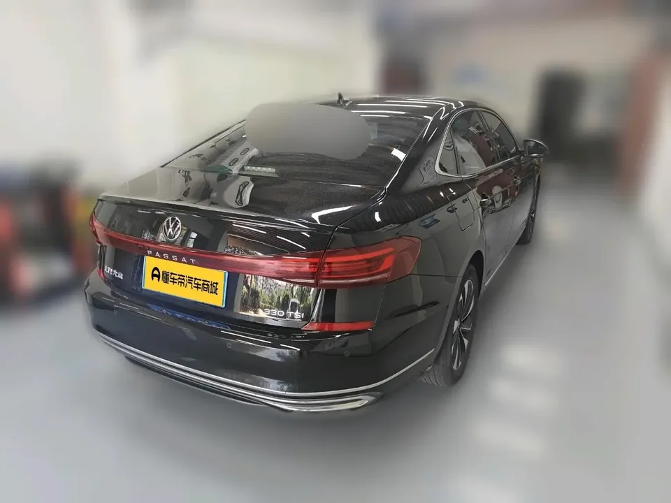 Volkswagen Passat facelift 330TSI Star Elite Edition 2023 — миниатюра 4
