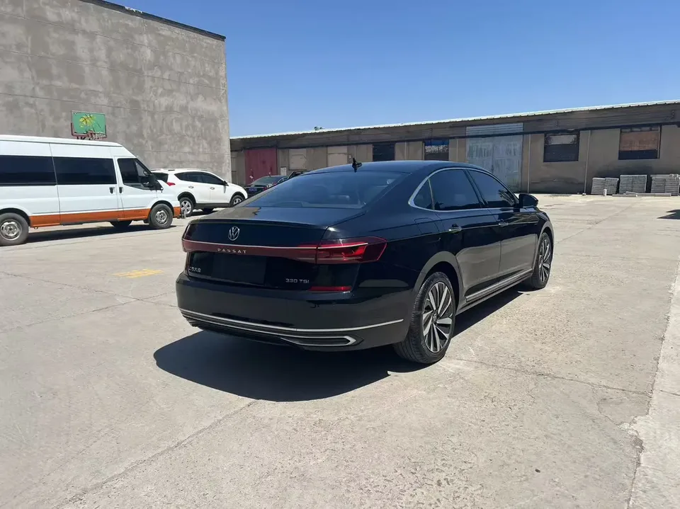 Volkswagen Passat Passat 2022 330TSI Deluxe Edition 2023 — миниатюра 2