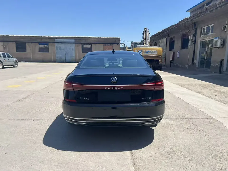 Volkswagen Passat Passat 2022 330TSI Deluxe Edition 2023 — миниатюра 4