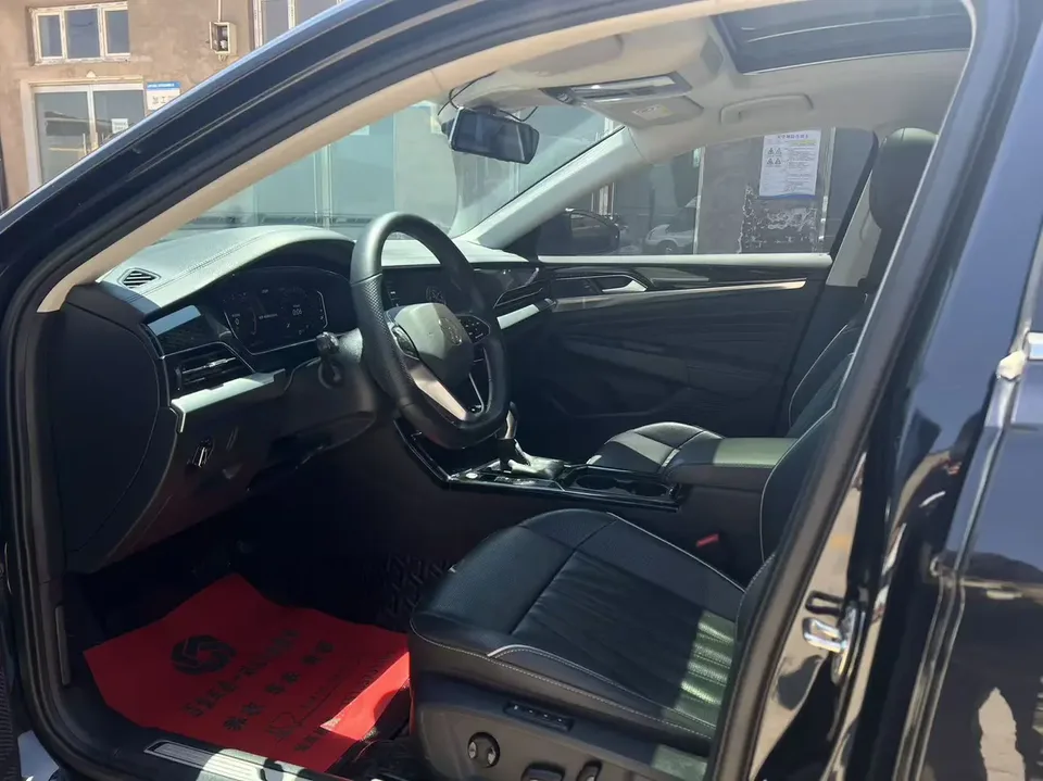 Volkswagen Passat Passat 2022 330TSI Deluxe Edition 2023 — миниатюра 5