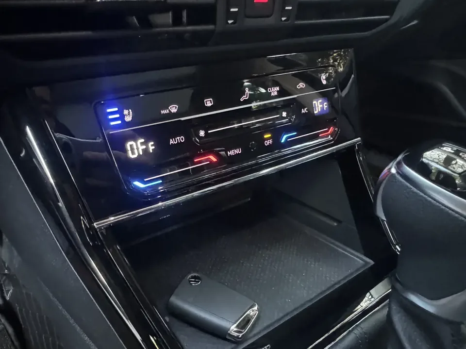 Volkswagen Passat 2026 Passat Outstanding Edition 380TSI Starry Sky Dragon Edition 2026 — миниатюра 2