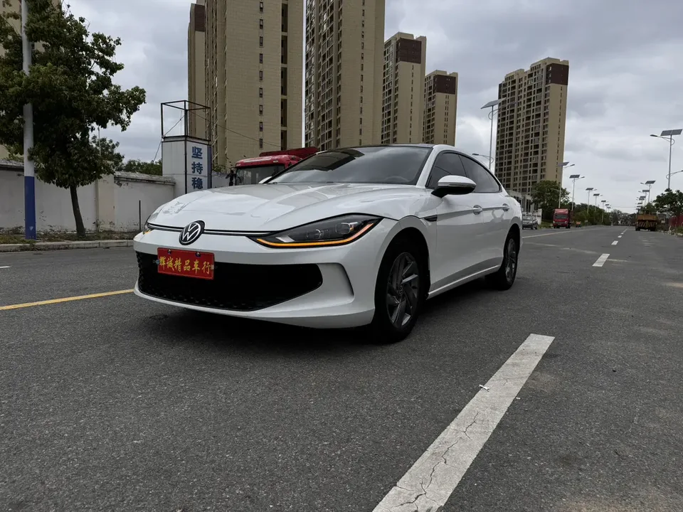Volkswagen Lamando Lingdu 2024 Lingdu L 280TSI DSG trendy version 2024 — фото 1, купить с доставкой в Москву