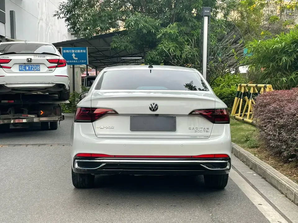 Volkswagen Sagitar 2023 Sagitar 300TSI DSG Excellence Edition 2023 — миниатюра 2