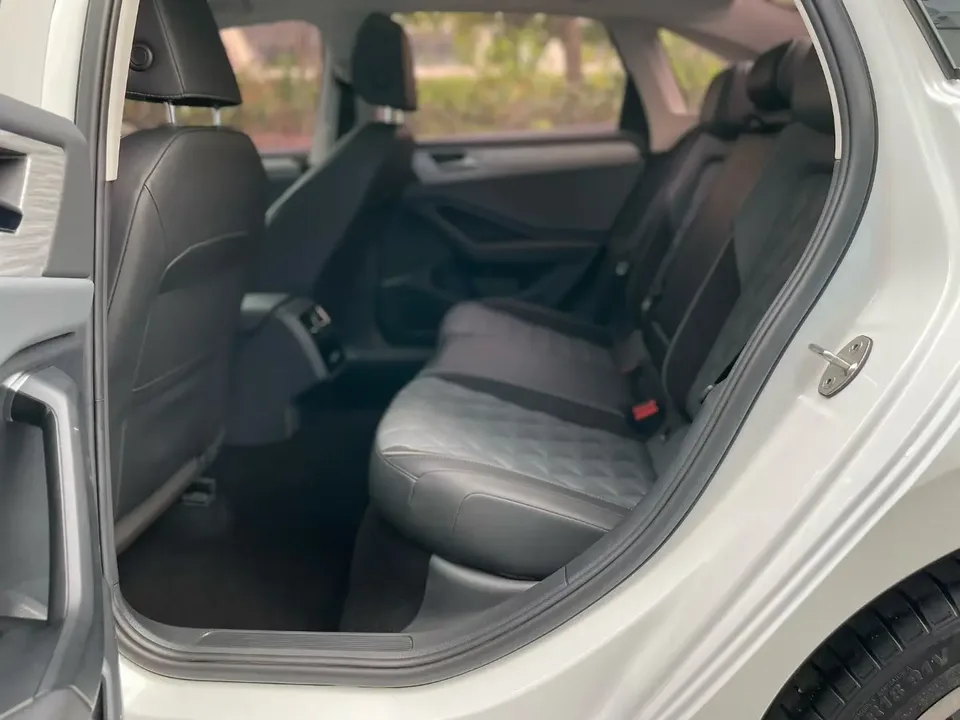 Volkswagen Sagitar 2023 Sagitar 300TSI DSG Excellence Edition 2023 — миниатюра 3