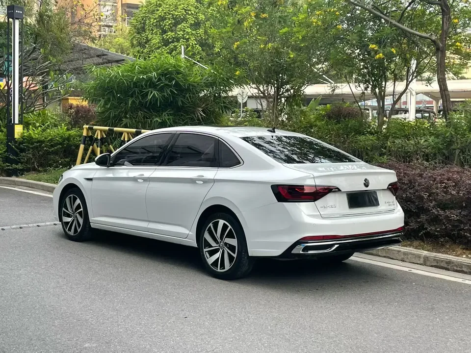 Volkswagen Sagitar 2023 Sagitar 300TSI DSG Excellence Edition 2023 — миниатюра 4