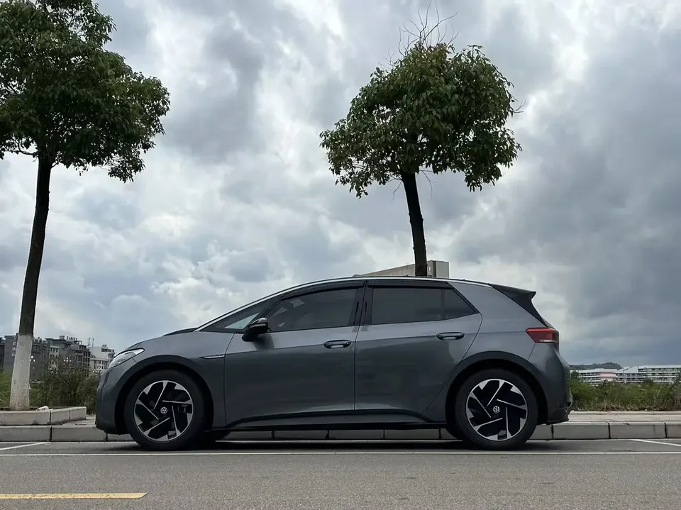 Volkswagen ID.3 Upgraded Pure Smart Edition 2023 — миниатюра 4