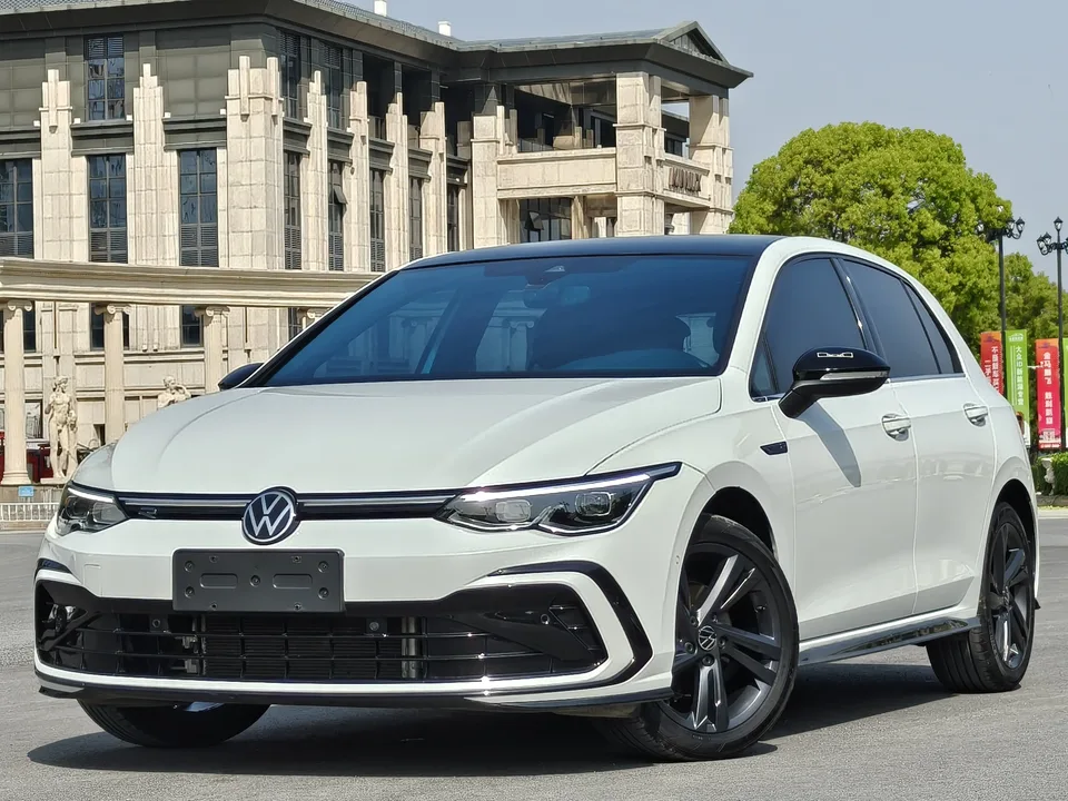Volkswagen Golf Golf 2023 280TSI DSG Pro 2024 — фото 1, купить с доставкой в Москву
