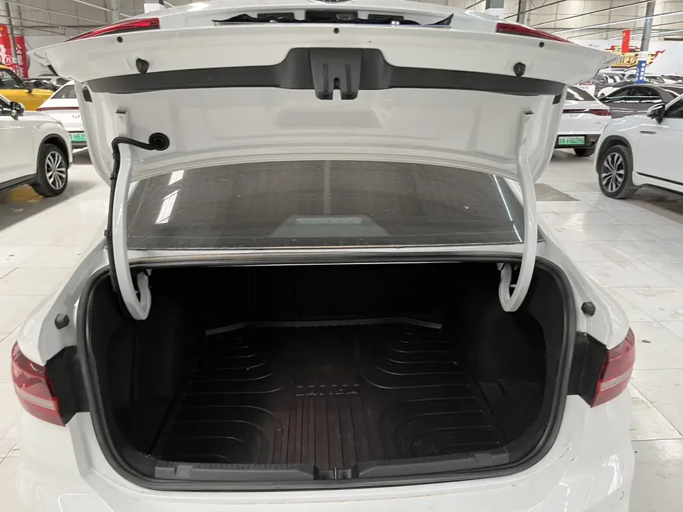Volkswagen Lavida 300TSI DSG Starry Sky Eternal Edition 2023 — миниатюра 5