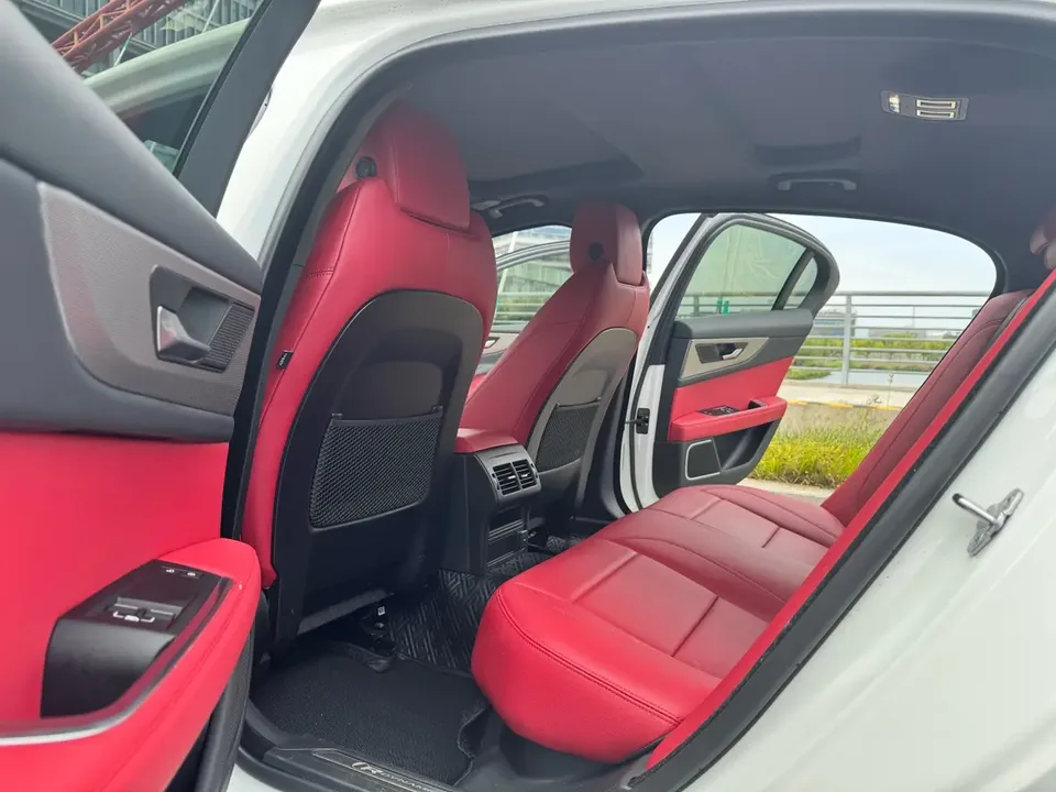 Jaguar XEL XEL 2022 2.0T 250PS R-DYNAMIC S aggressive sports version 2022 — миниатюра 3