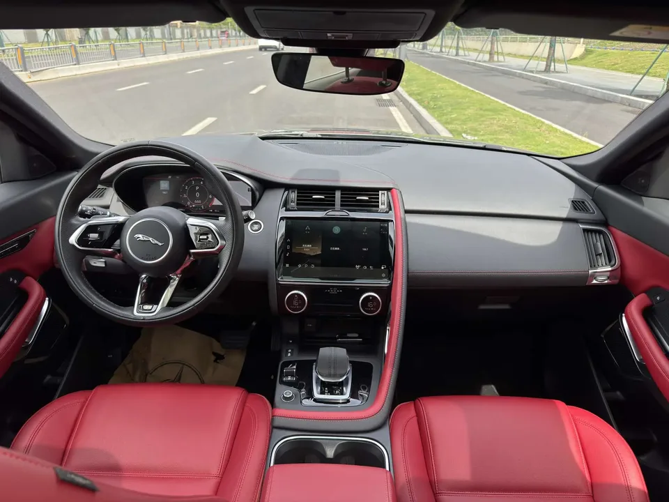 Jaguar E-Pace Jaguar E-PACE 2024 aggressive sports version R-DYNAMIC S 2023 — миниатюра 3