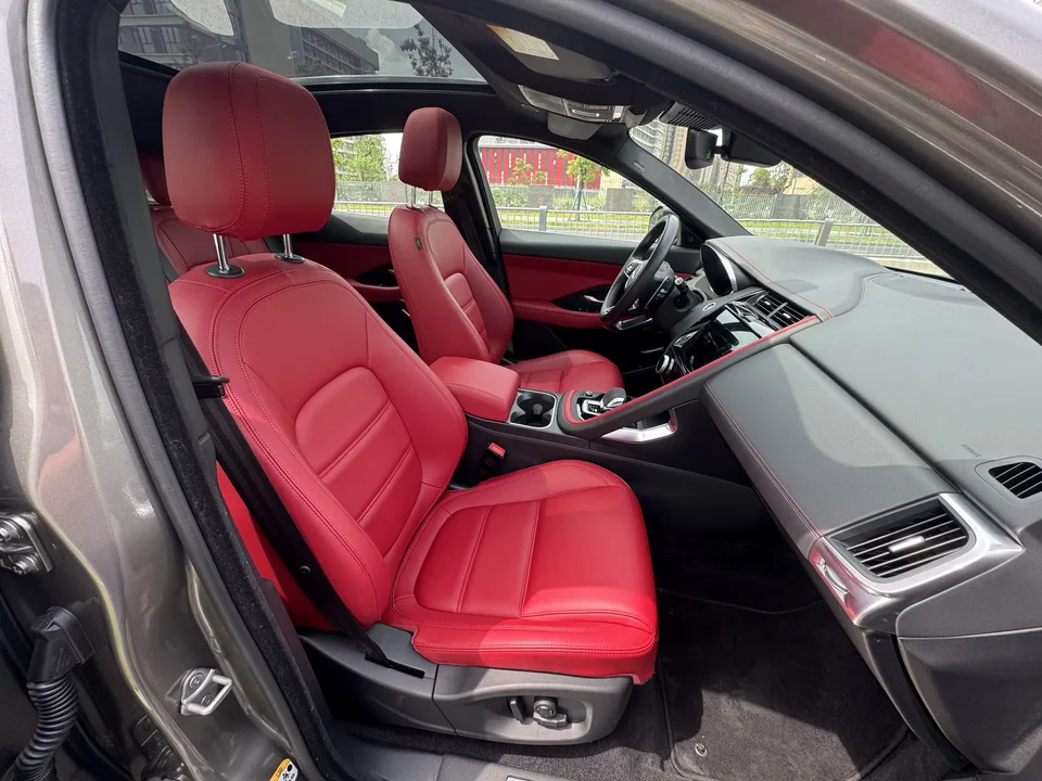 Jaguar E-Pace Jaguar E-PACE 2024 aggressive sports version R-DYNAMIC S 2023 — миниатюра 4