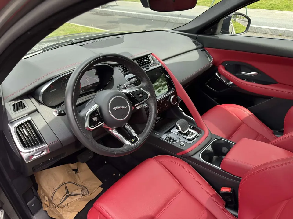 Jaguar E-Pace Jaguar E-PACE 2024 aggressive sports version R-DYNAMIC S 2023 — миниатюра 5