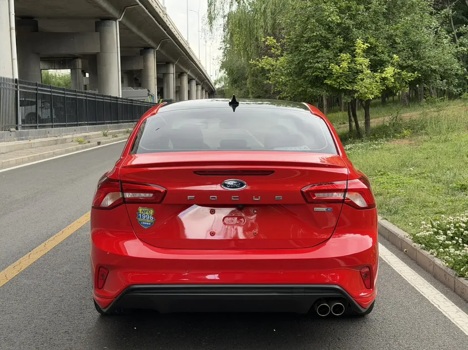 Ford Focus Focus Focus 2021 sedan EcoBoost 180 automatic ST Line 2022 — thumbnail 2