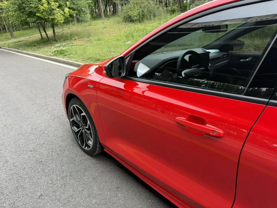 Ford Focus Focus Focus 2021 sedan EcoBoost 180 automatic ST Line 2022 — thumbnail 3