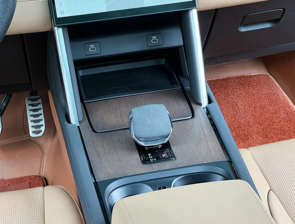 Land Rover Discover Sports Discover Sports 2024 249PS R-Dynamic SE Performance Technology Edition 5 Seaters 2024 — thumbnail 3