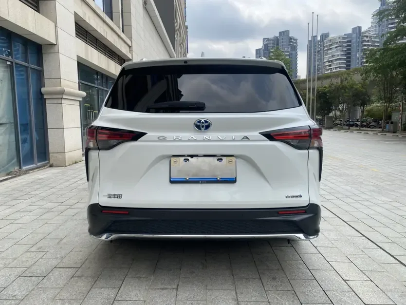 Toyota Granvia Gravia 2023 Intelligent Electric Hybrid 2.5L Comfort Edition 2024 — thumbnail 2