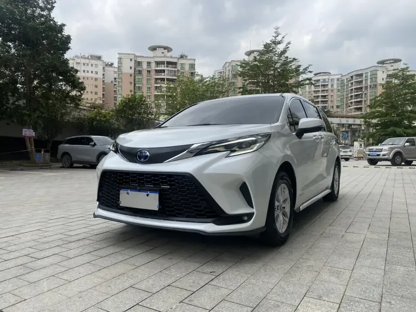 Toyota Granvia Gravia 2023 Intelligent Electric Hybrid 2.5L Comfort Edition 2024 — photo 1, buy with delivery to Moscow