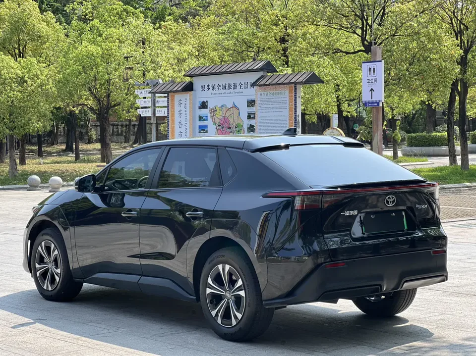 Toyota FAW bZ4X long-range JOY version 2023 — миниатюра 2