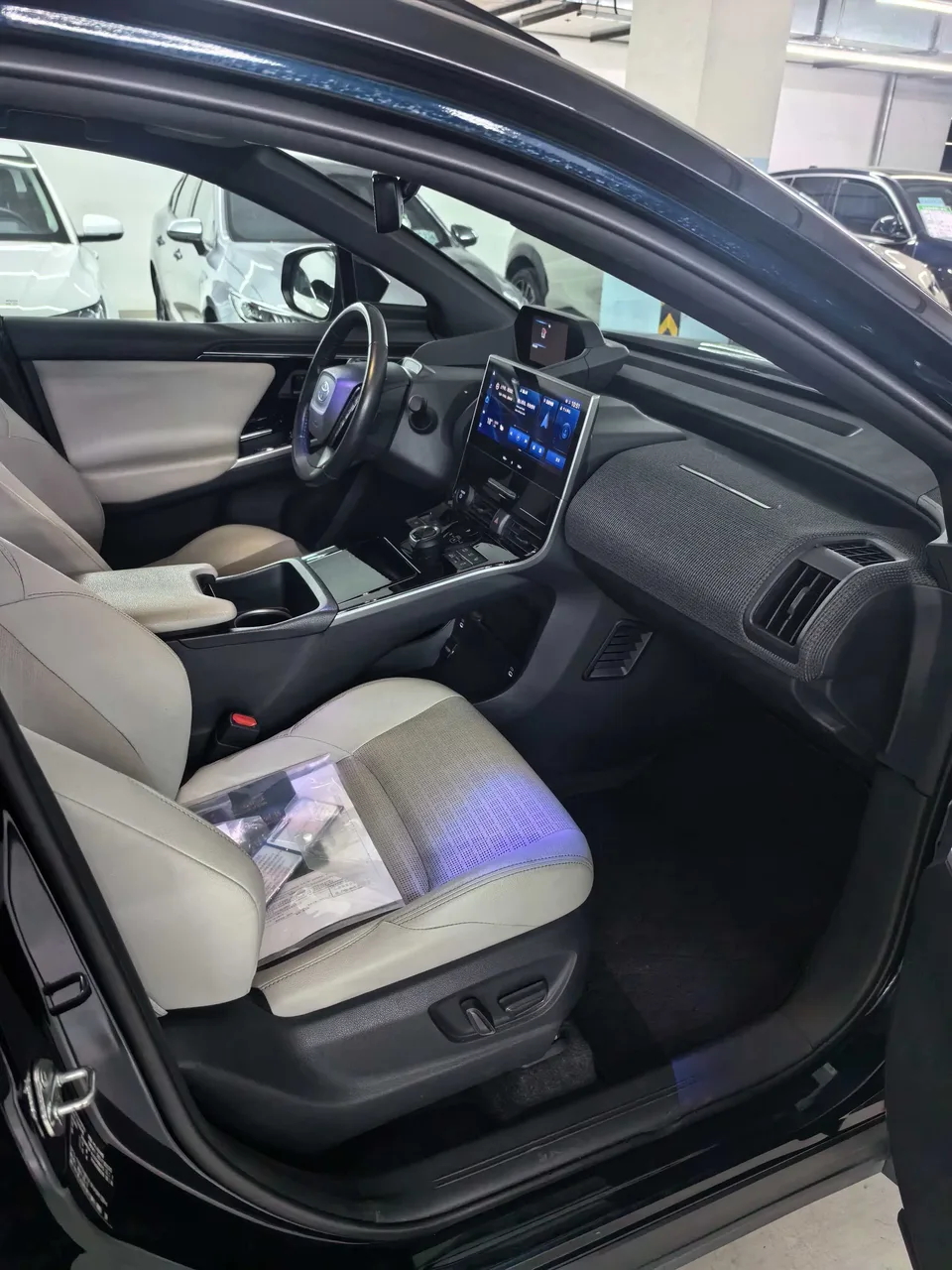Toyota FAW bZ4X four-wheel drive high-performance Premium version 2022 — миниатюра 3