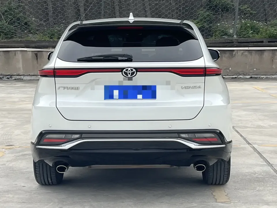 Toyota Venza 2.0L CVT 2WD Premium Edition 2023 — миниатюра 2