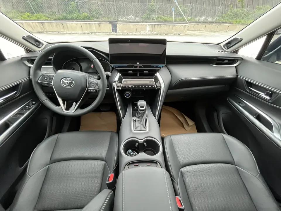 Toyota Venza 2.0L CVT 2WD Premium Edition 2023 — миниатюра 3