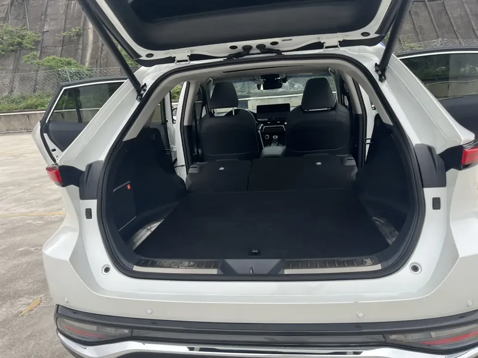 Toyota Venza 2.0L CVT 2WD Premium Edition 2023 — миниатюра 4