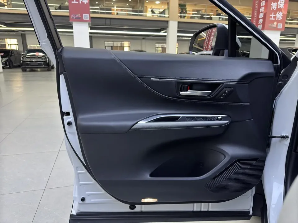 Toyota HARRIER Lingfang Harrier 2022 2.0L CVT 2WD Flagship Edition 2022 — миниатюра 3