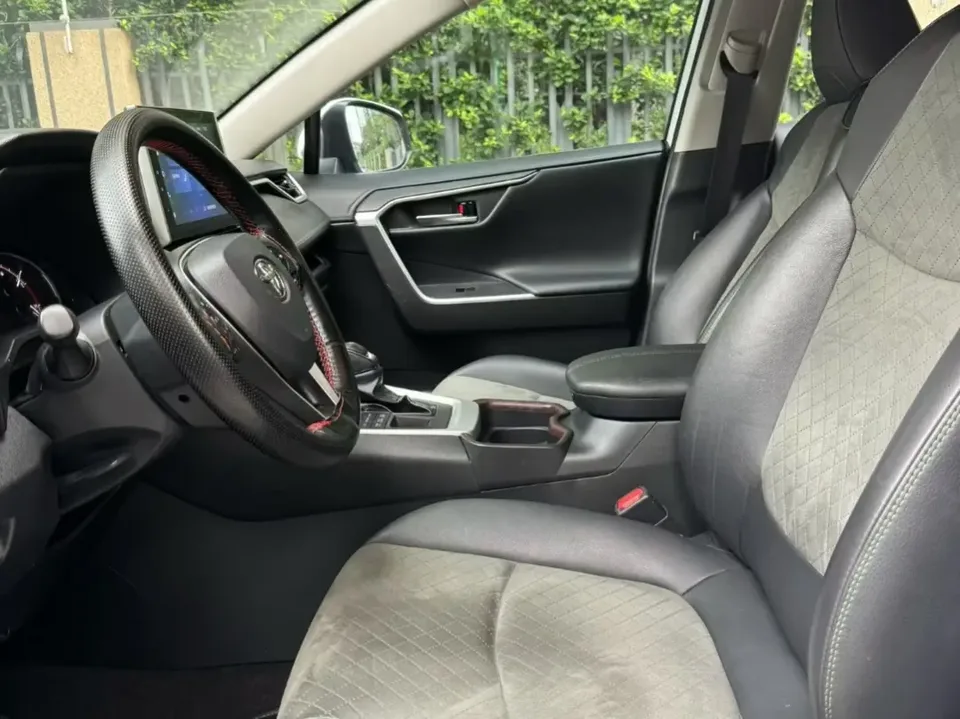 Toyota RAV4 2.0L CVT 4WD Fashion Edition 2023 — миниатюра 5