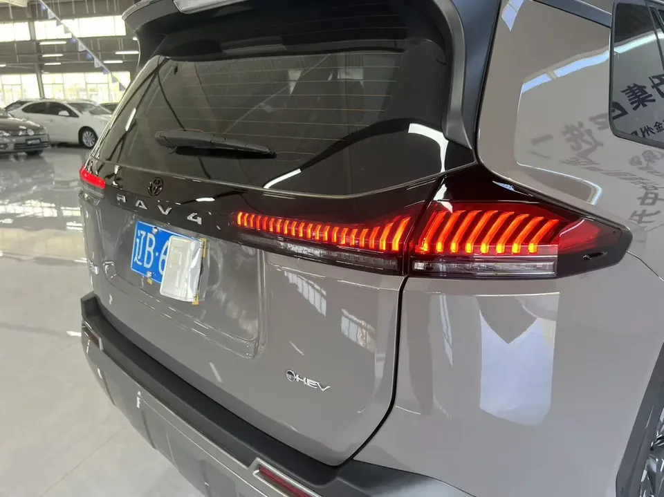 Toyota RAV4 2026 RAV4 Hybrid 2.0L 2WD Luxury Edition 2026 — миниатюра 2