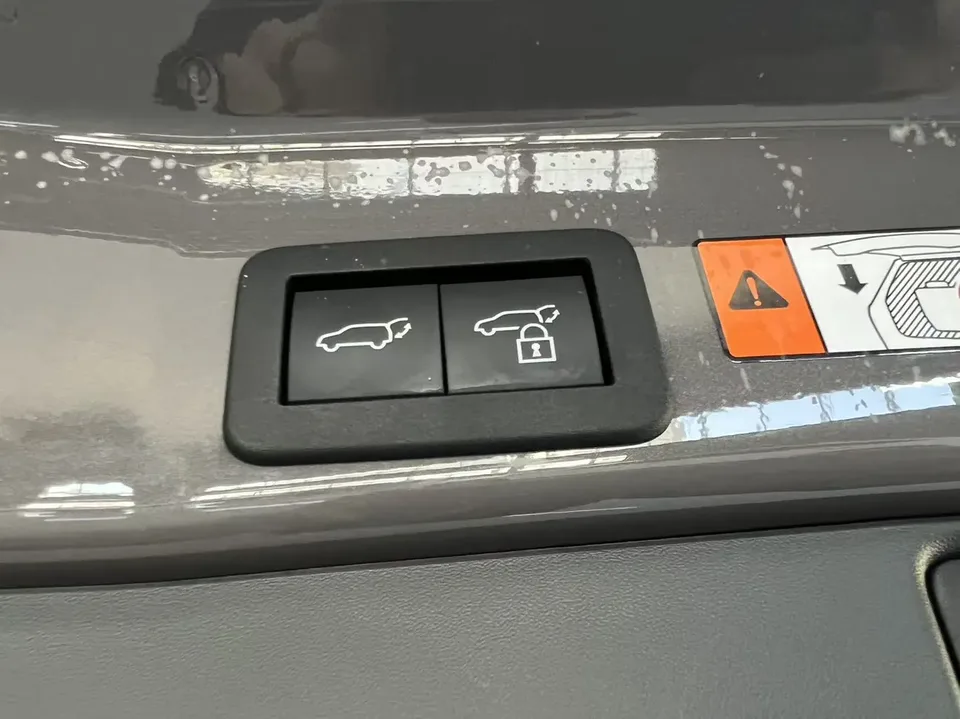 Toyota RAV4 2026 RAV4 Hybrid 2.0L 2WD Luxury Edition 2026 — миниатюра 3