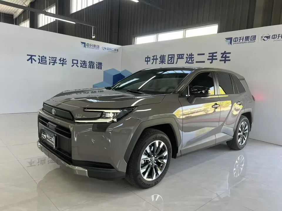 Toyota RAV4 2026 RAV4 Hybrid 2.0L 2WD Luxury Edition 2026 — фото 1, купить с доставкой в Москву