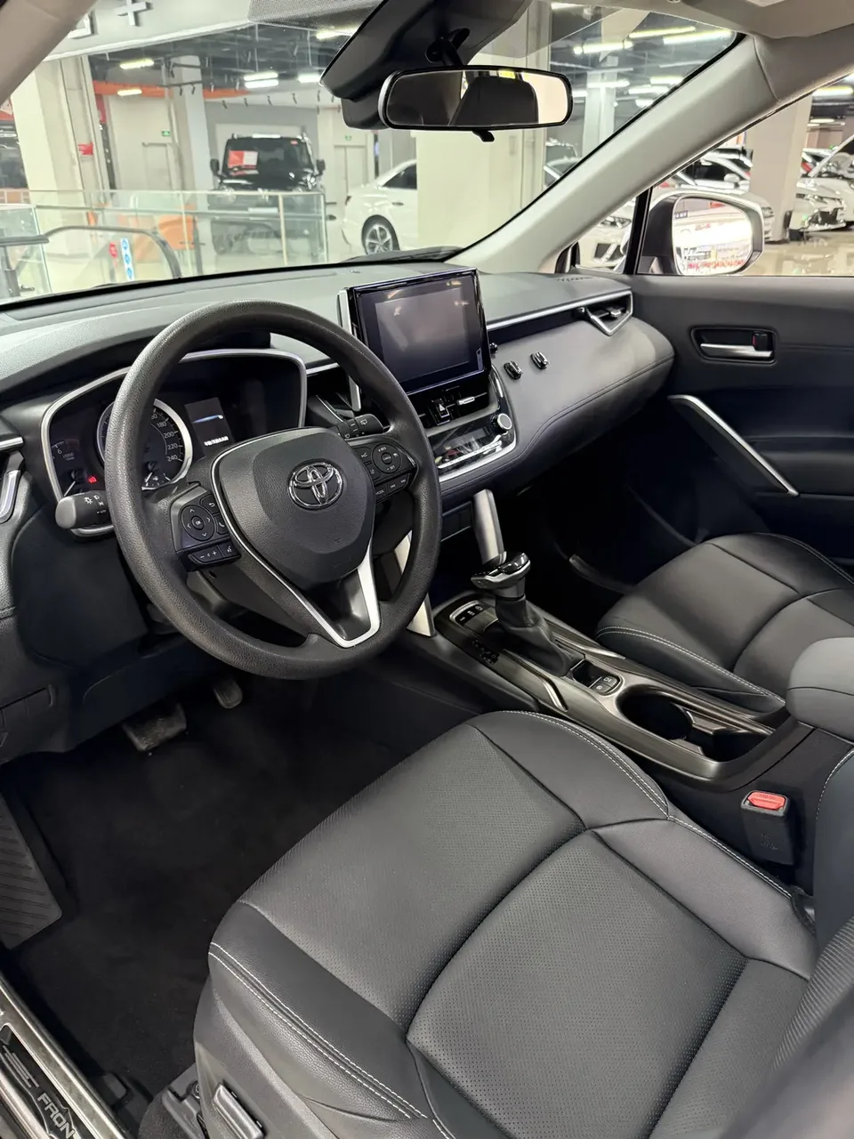 Toyota Frontlander 2.0L CVT Premium Edition 2022 — миниатюра 3