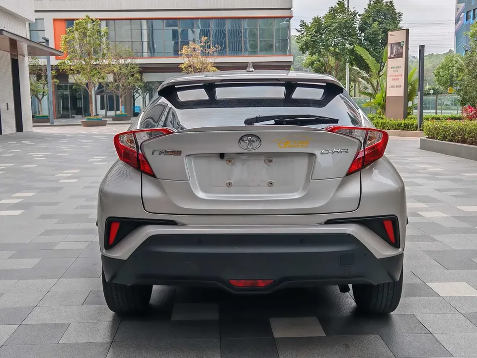 Toyota C-HR 2.0L Comfort Edition 2023 — миниатюра 2