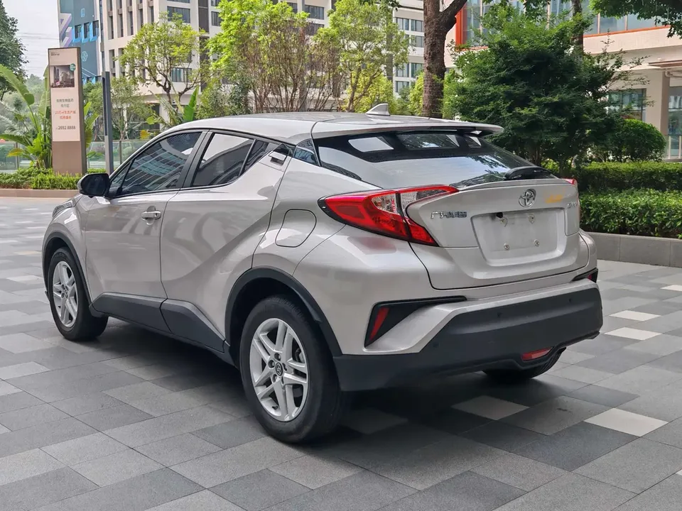 Toyota C-HR 2.0L Comfort Edition 2023 — миниатюра 4