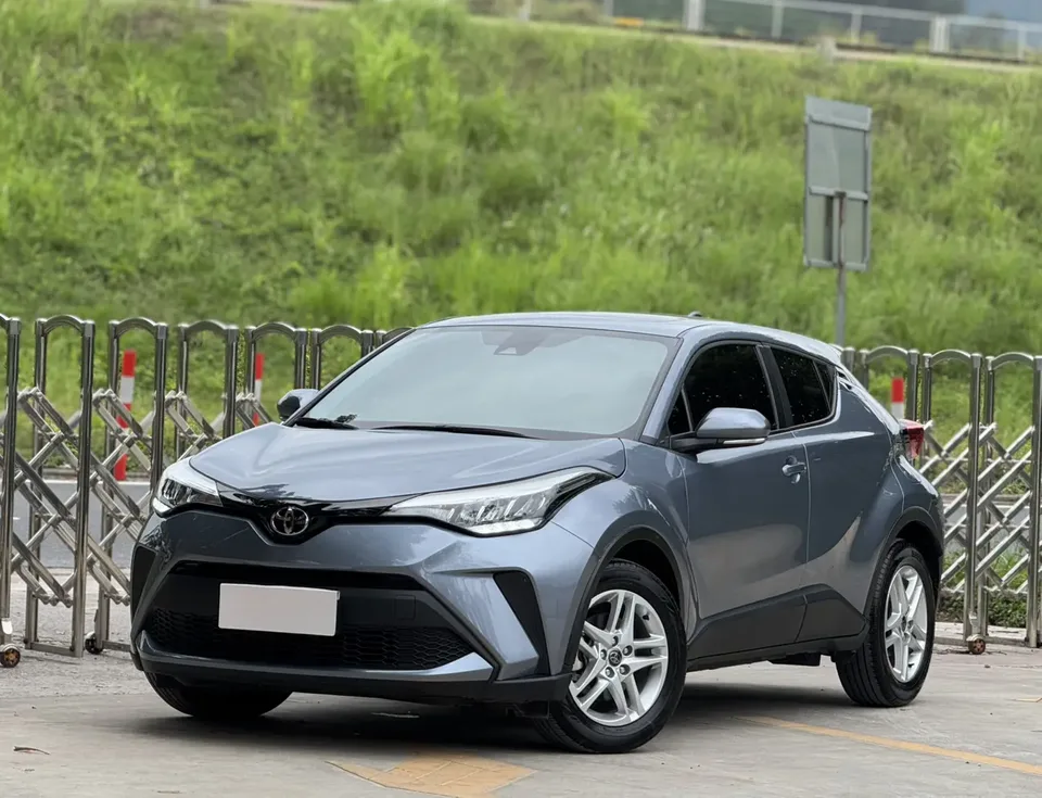 Toyota C-HR 2.0L Leading Edition 2024 — фото 1, купить с доставкой в Москву