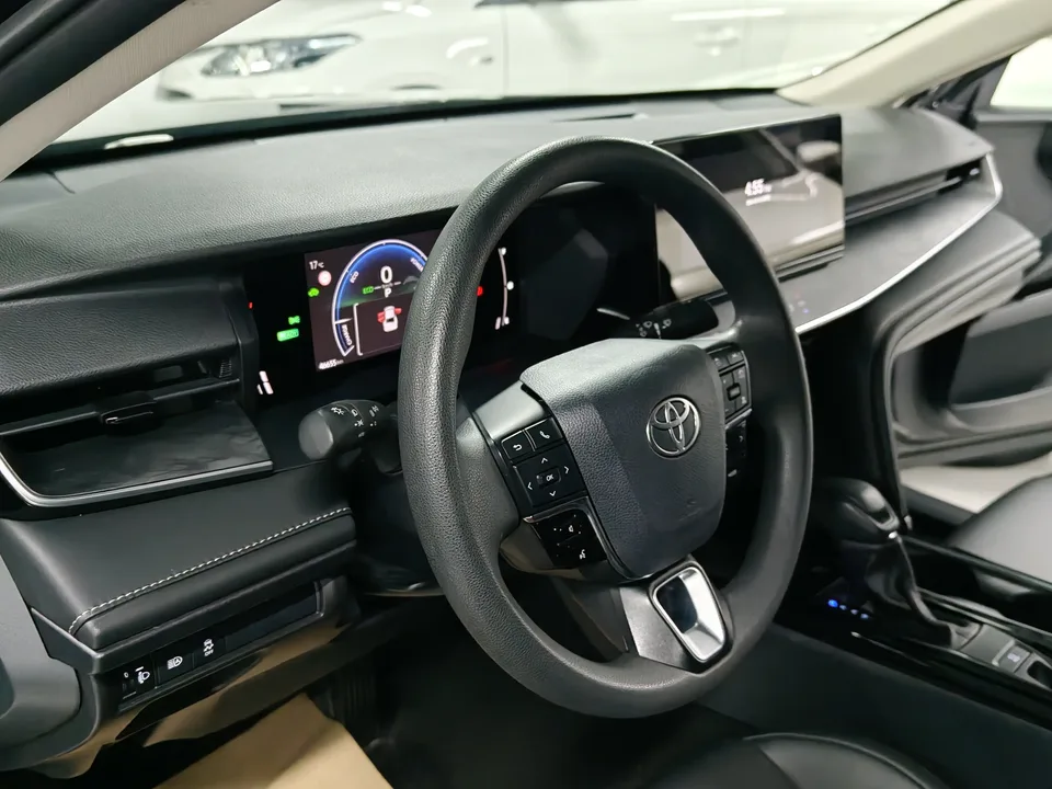 Toyota Camry Hybrid 2.0HE Elite Edition 2024 — миниатюра 3